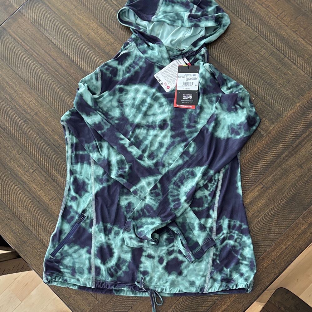 NWT small Mountain Hardwear long sleeve hooded t shirt